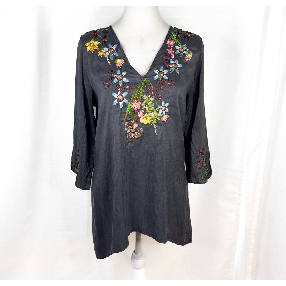 Johnny Was Silk Tunic Blouse Small Gray Embroidered Floral Boho Top